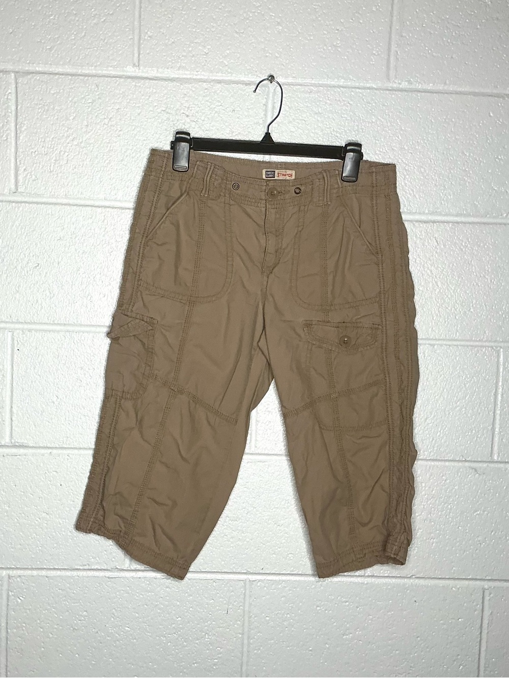 < Vintage Faded Glory Khaki Cargo Capri Pants Size 8 >